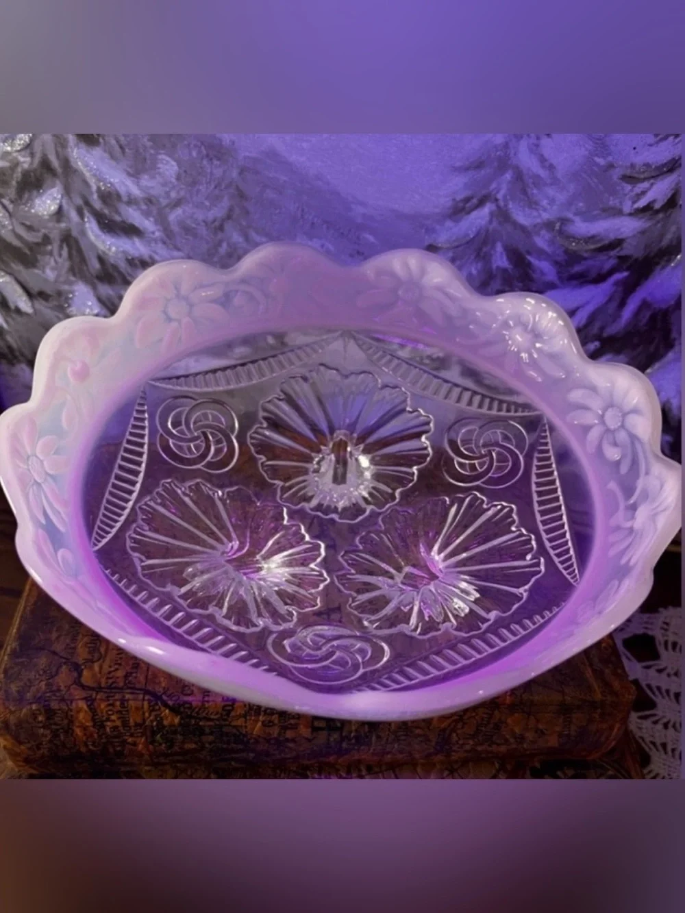 Antique Northwood Ruffles & Rings Daisies Celtic Knots Opalescent bowl